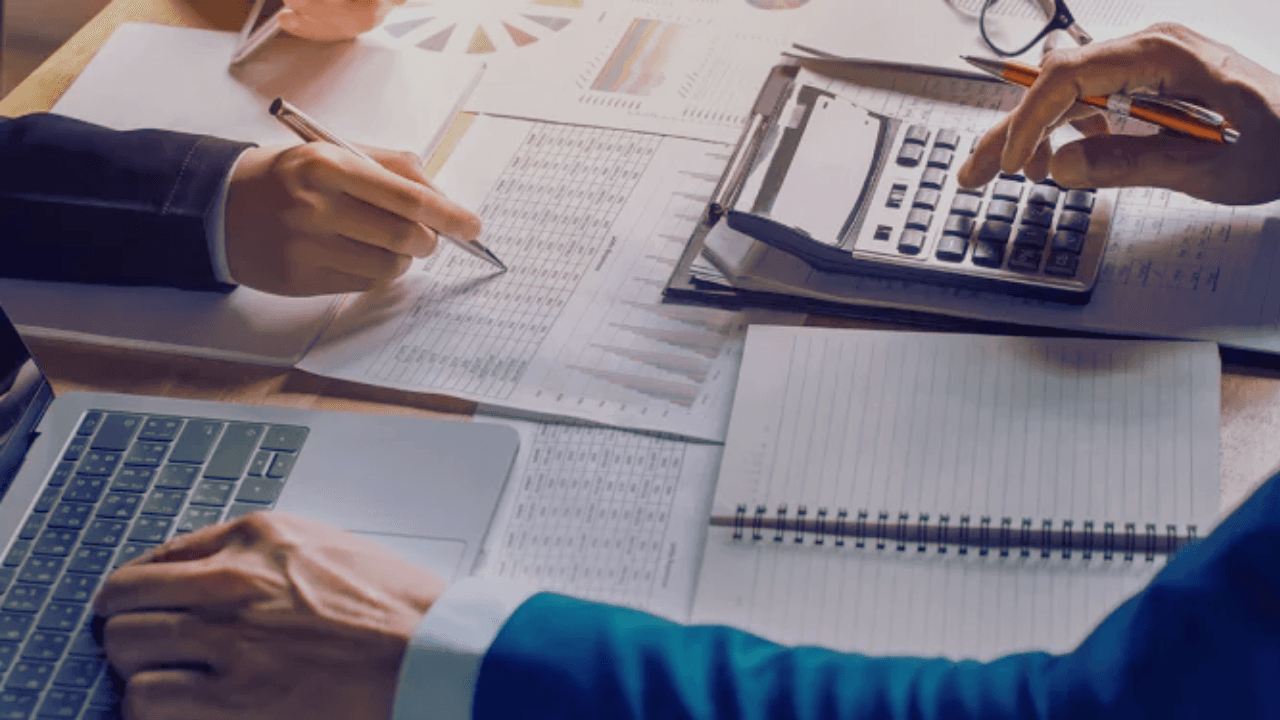 Empower Your Tech Startup: Hire a Controller from Latin America